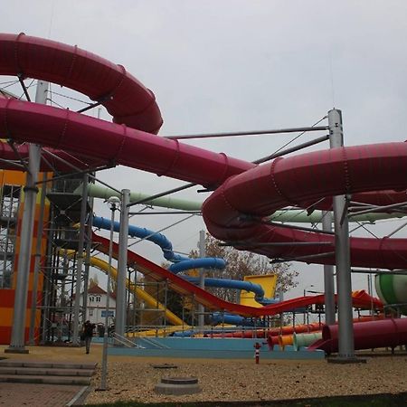Csevi Apartmanhaz Mezokovesd ภายนอก รูปภาพ