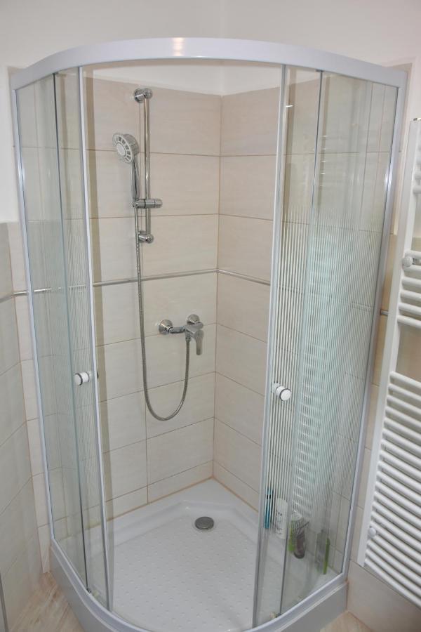 Csevi Apartmanhaz Mezokovesd ภายนอก รูปภาพ