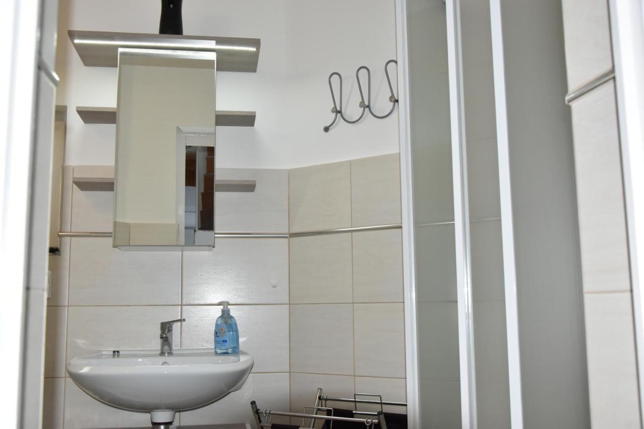Csevi Apartmanhaz Mezokovesd ภายนอก รูปภาพ