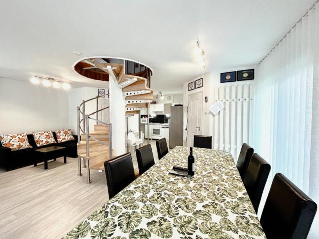 Csevi Apartmanhaz Mezokovesd ภายนอก รูปภาพ