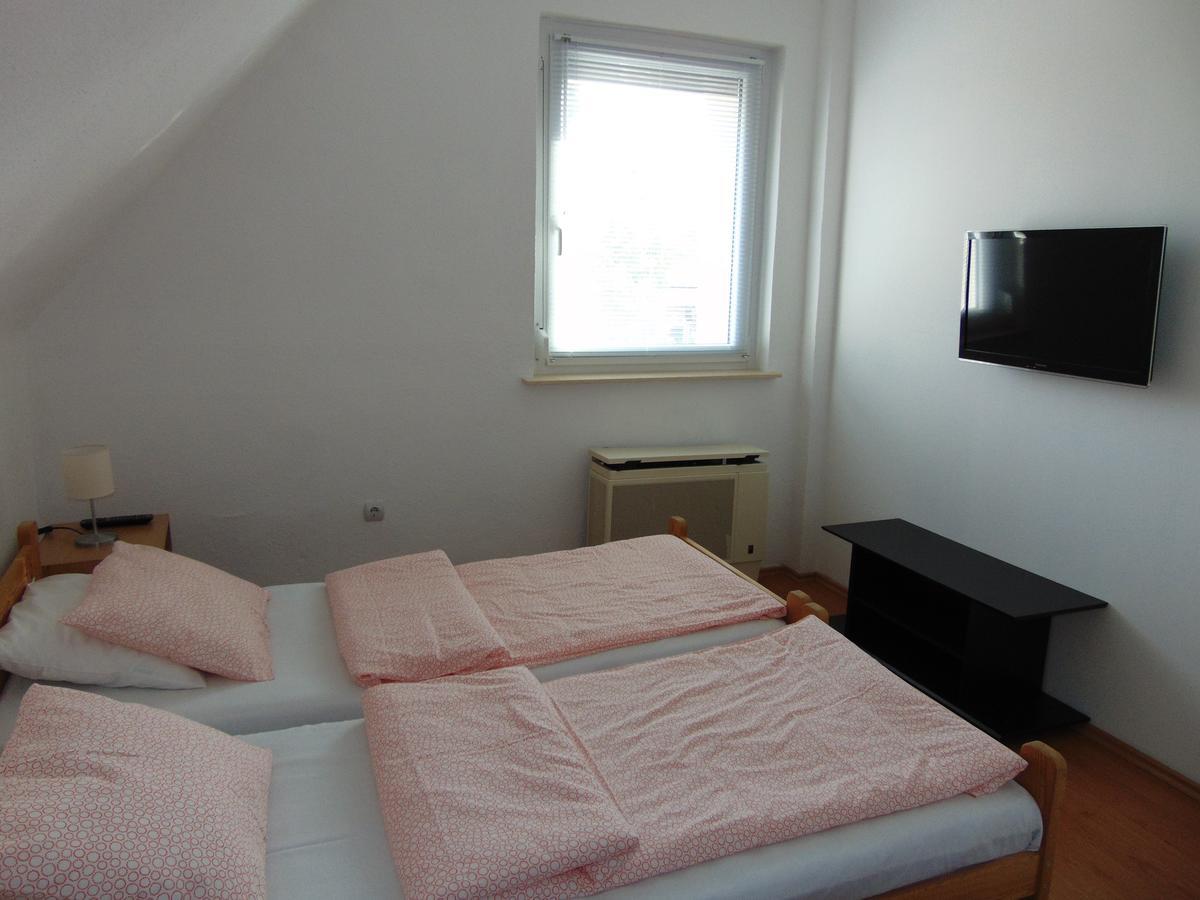 Csevi Apartmanhaz Mezokovesd ภายนอก รูปภาพ