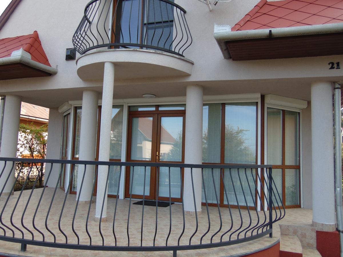 Csevi Apartmanhaz Mezokovesd ภายนอก รูปภาพ