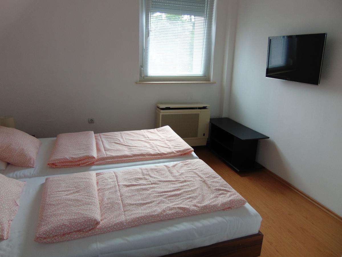 Csevi Apartmanhaz Mezokovesd ภายนอก รูปภาพ
